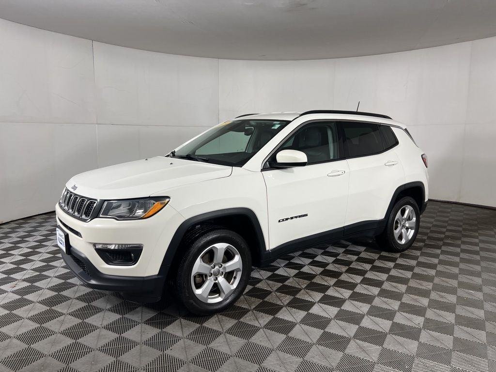 Used 2019 White Clearcoat Jeep Latitude image 5