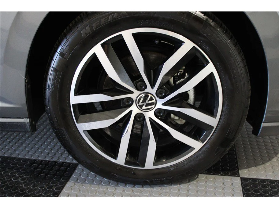 2025 Volkswagen Jetta SE - Photo 9