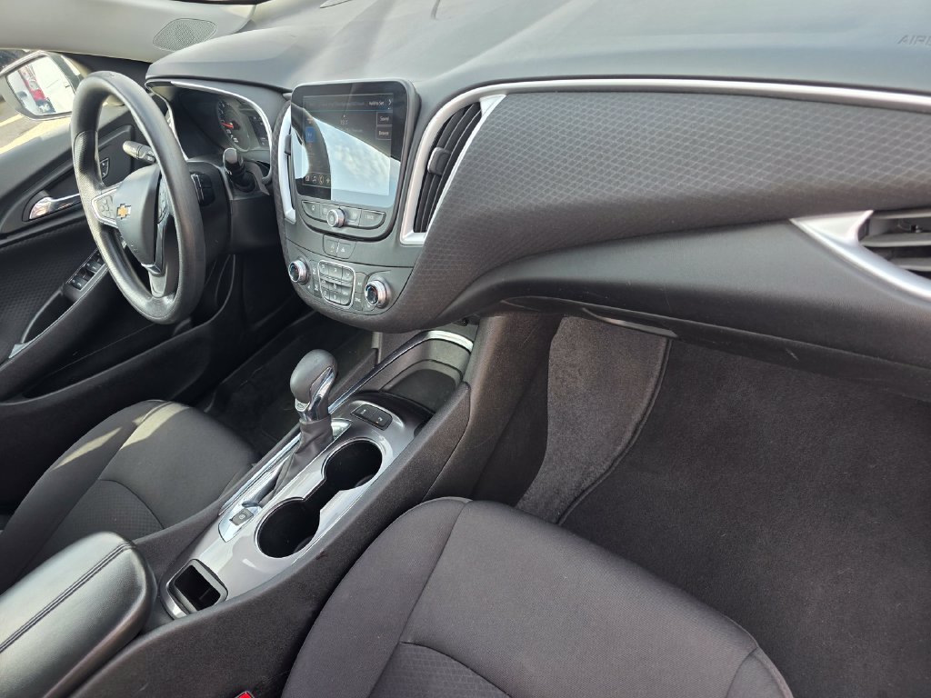 Used 2024 White Chevrolet LT image 24