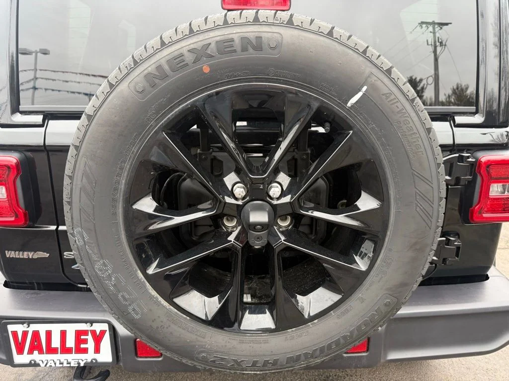 Used 2025 Black Jeep Sahara 4xe image 34