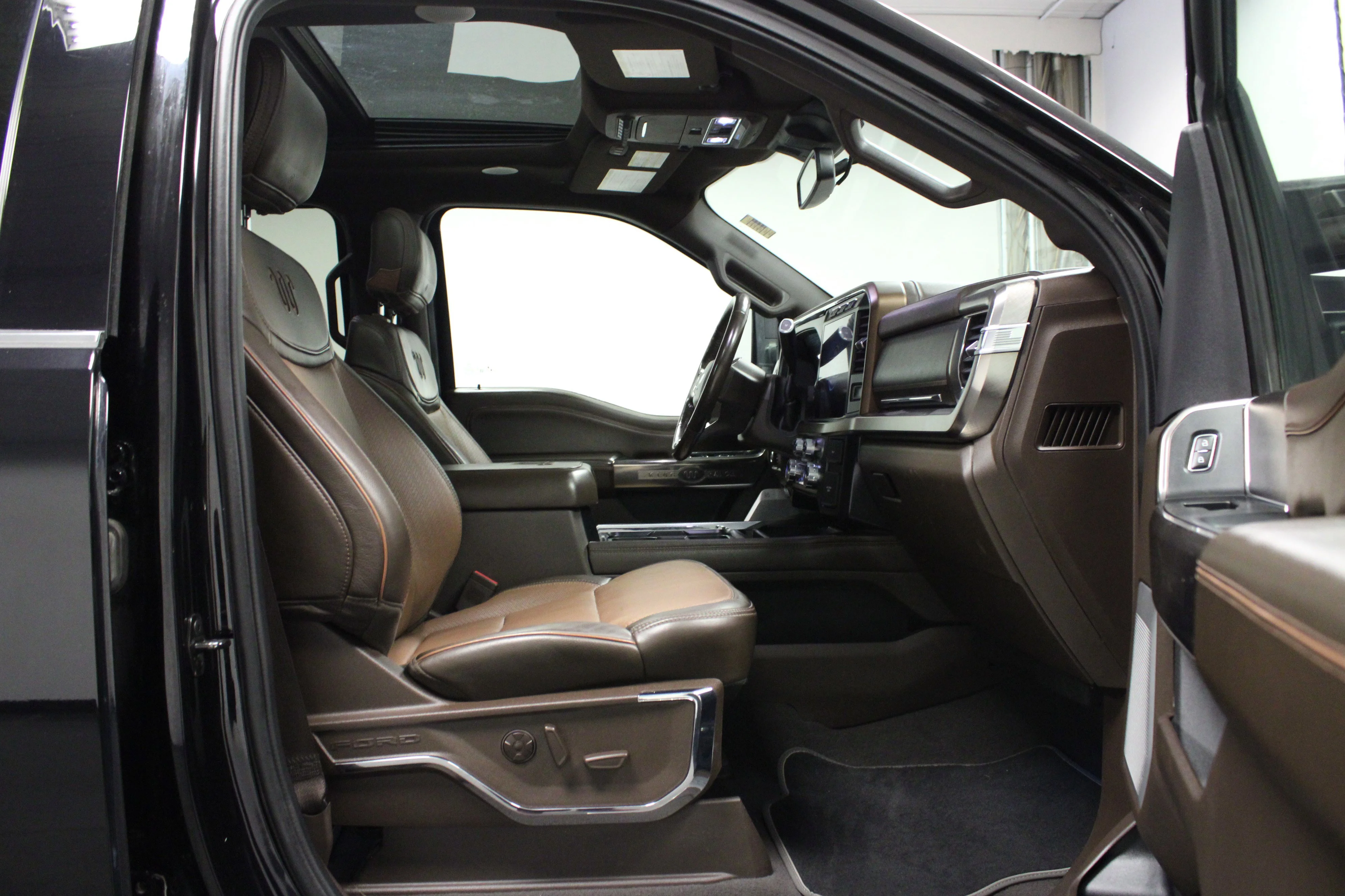 Used 2023 Agate Black Metallic Ford King Ranch image 16