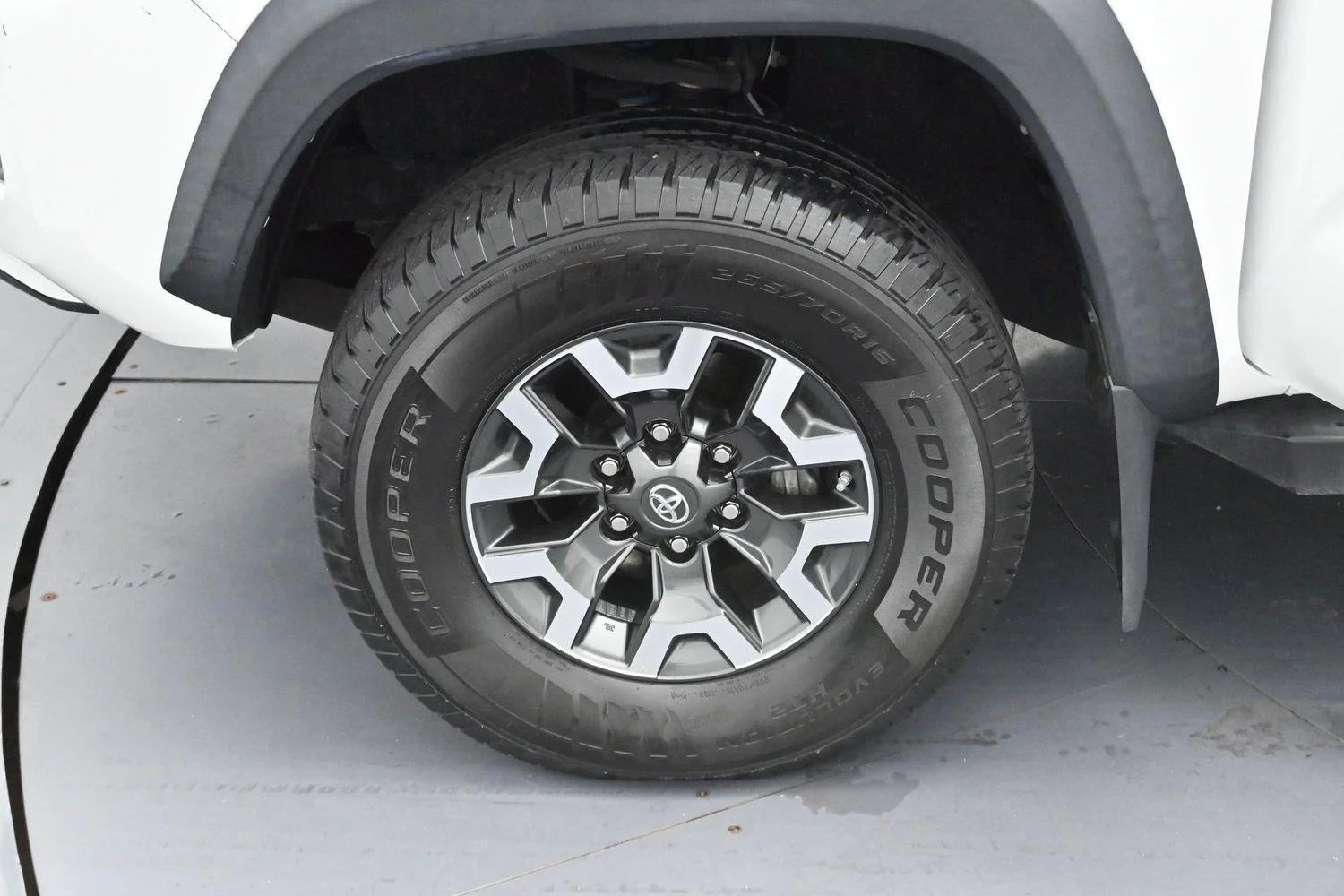 Used 2018 Super White Toyota TRD Off Road image 31