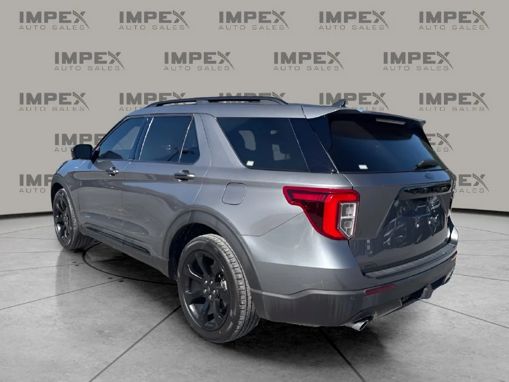 Used 2023 Gray Ford ST-Line image 3