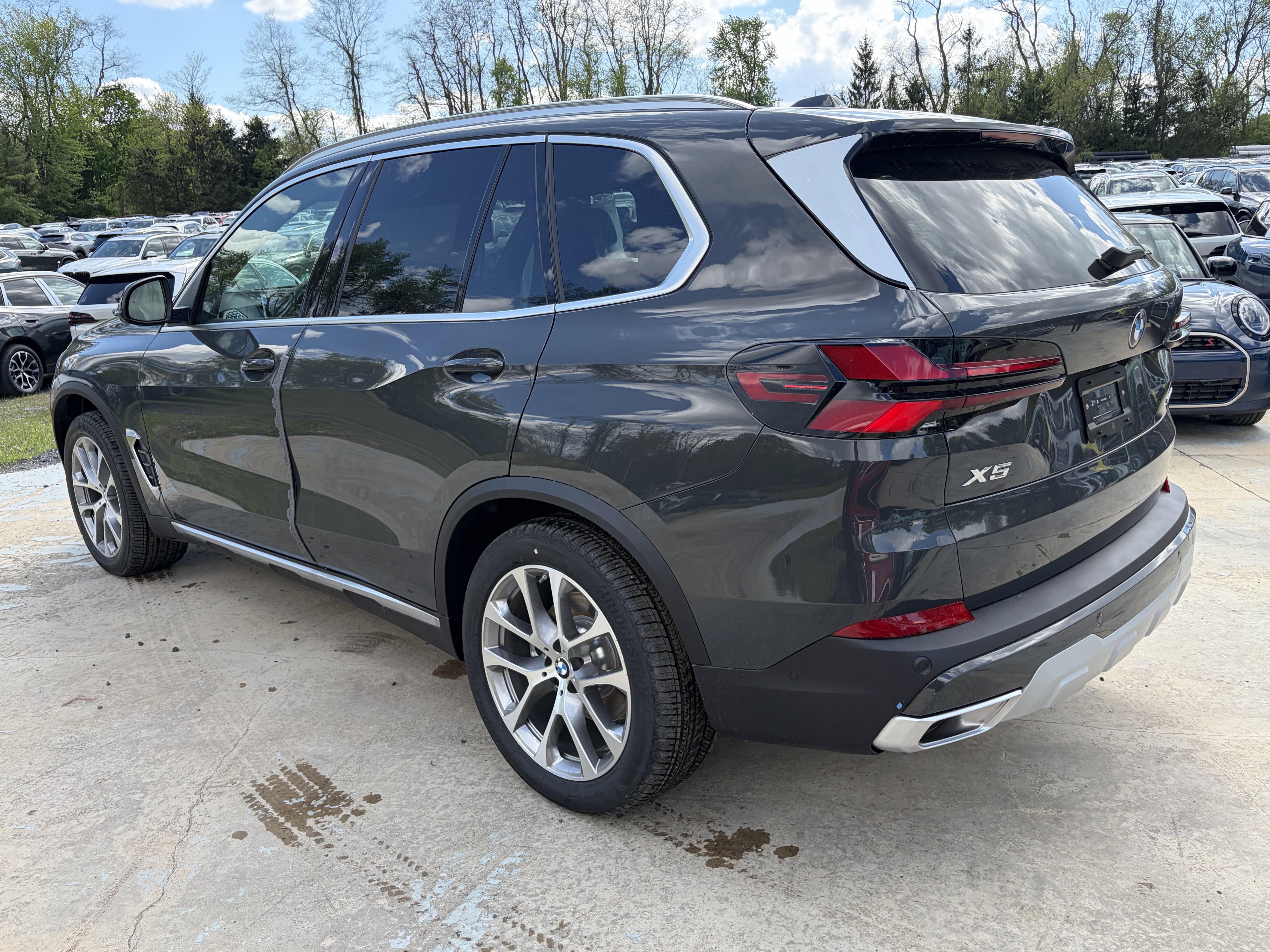 New 2026 Dravit Grey Metallic BMW xDrive40i image 5