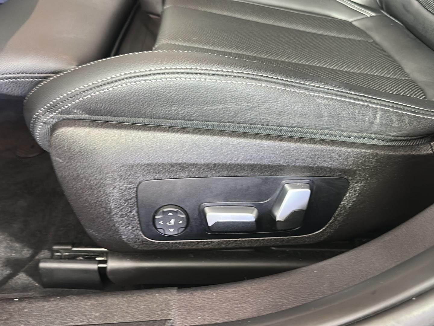 Used 2023 Jet Black BMW 330i xDrive image 8