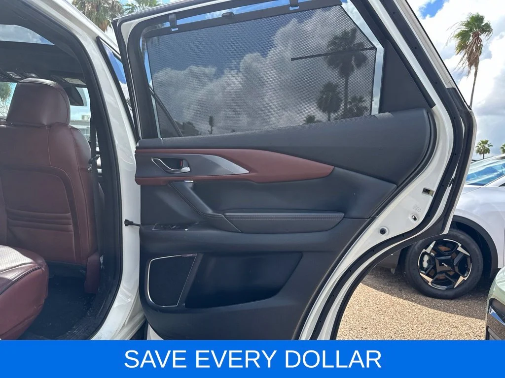 Used 2018 White Mazda Signature image 15