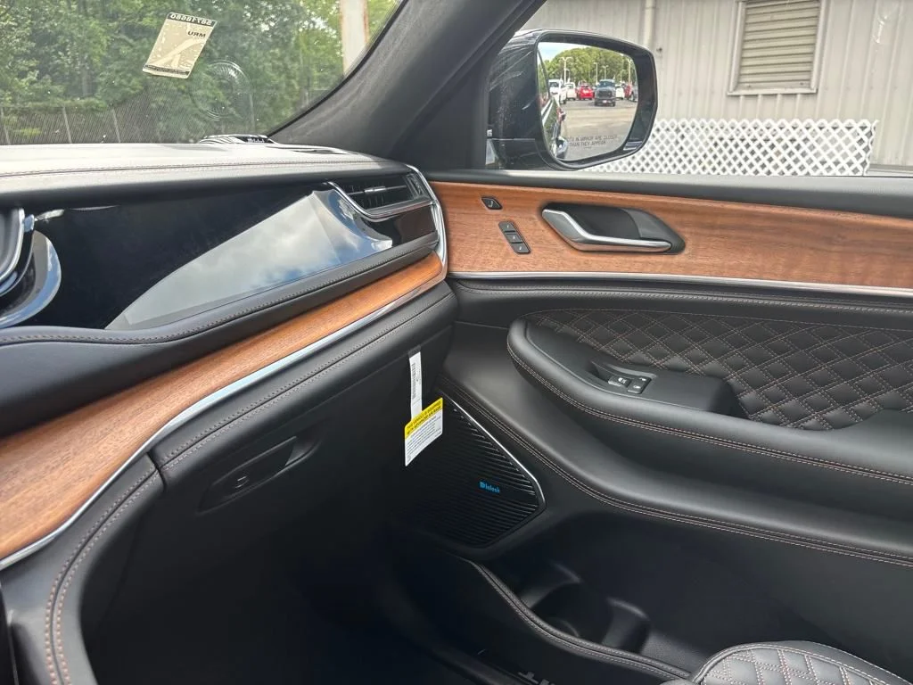 Used 2025 Black Jeep Summit Reserve image 27