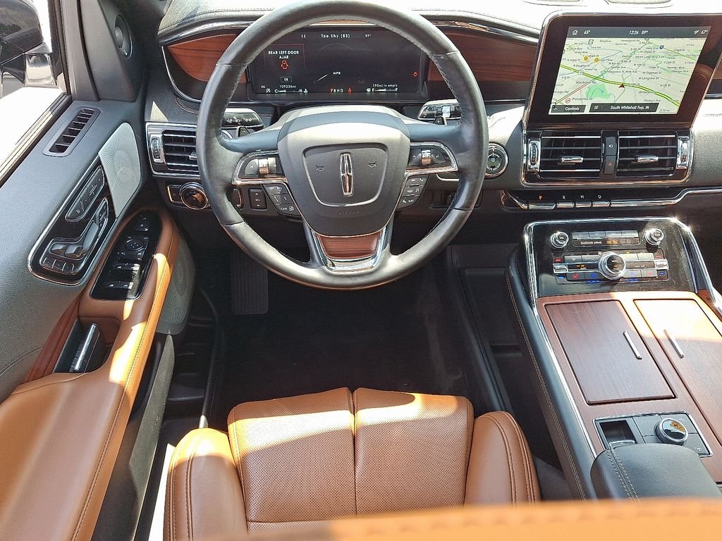 Used 2021 White Lincoln Reserve image 13