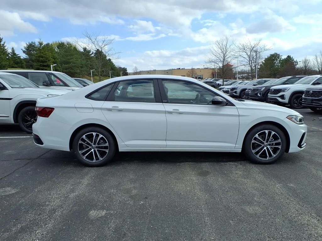 New 2026 Pure White Volkswagen 1.5T Sport image 2