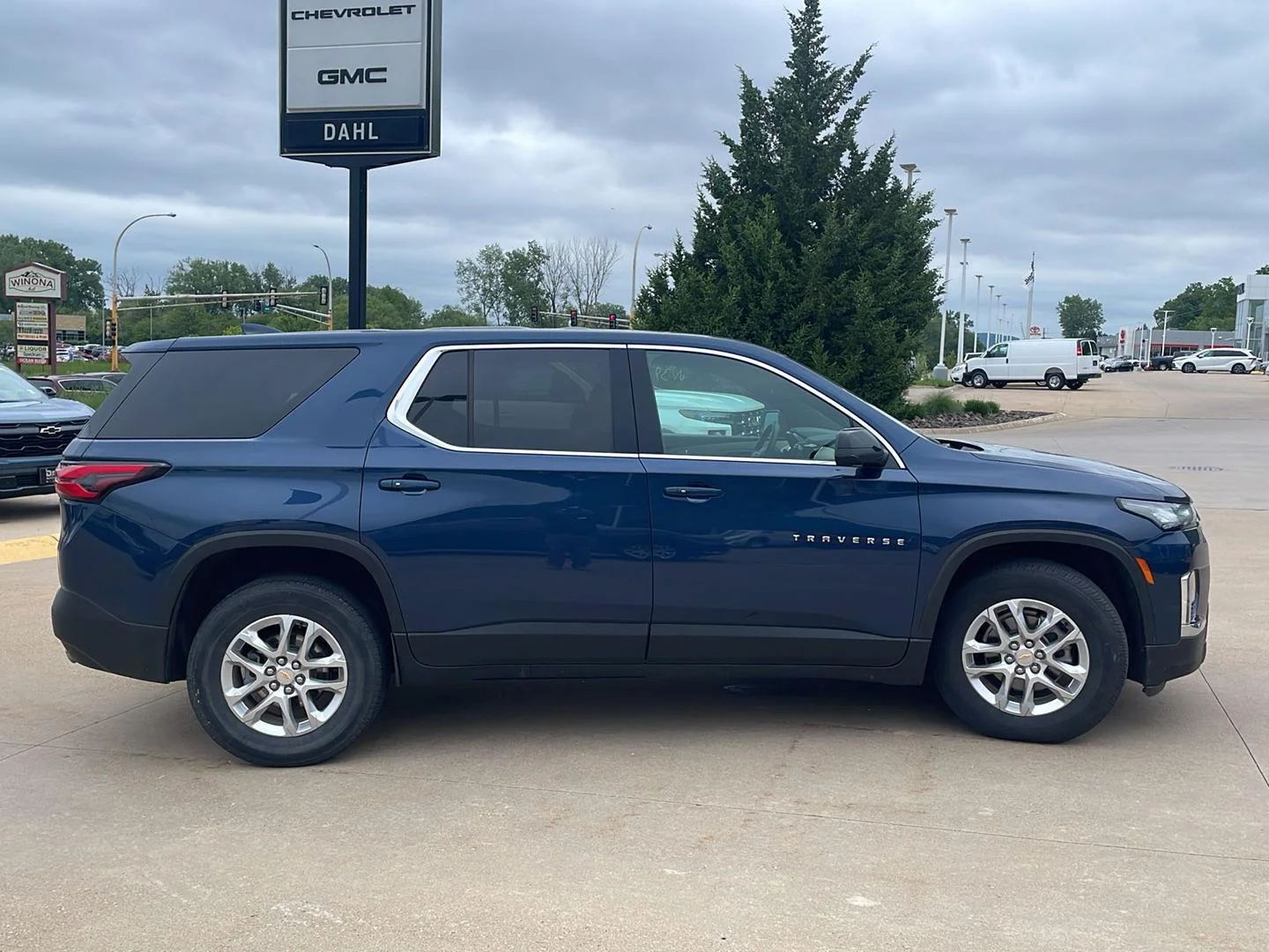 Used 2022 Chevrolet Traverse LS with VIN 1GNEVFKW9NJ164688 for sale in Winona, Minnesota