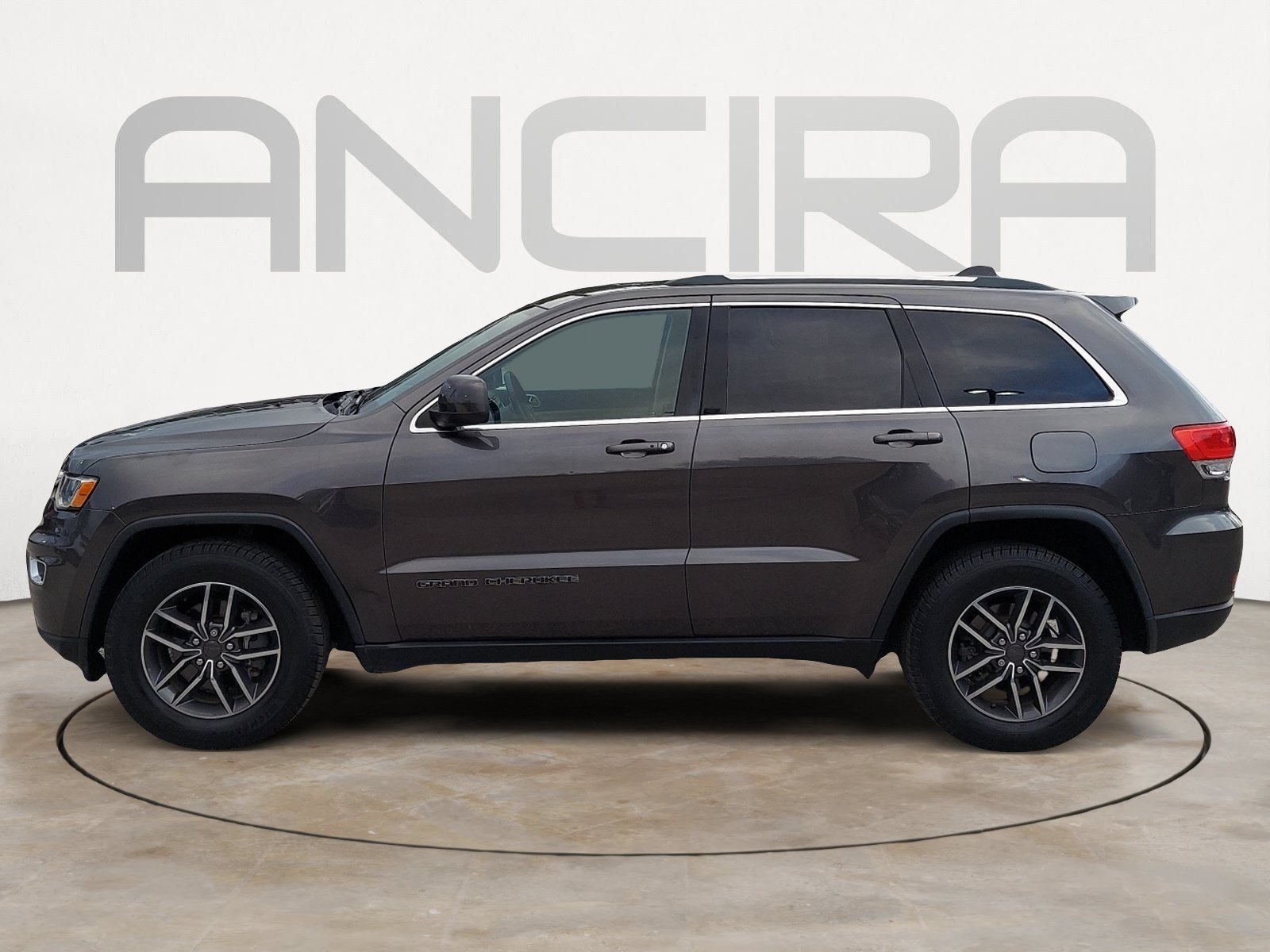 Used 2019 Granite Crystal Metallic Clearcoat Jeep Laredo E image 7