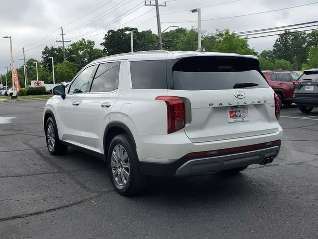 Used 2025 White Hyundai SEL image 3