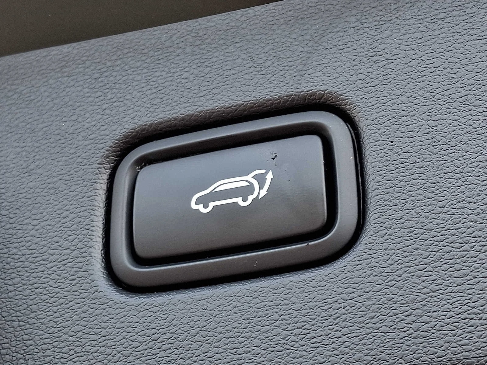 Used 2025 Rockwood Green Hyundai Limited image 32