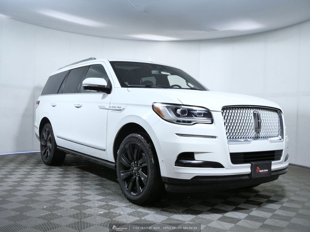 Used 2023 White Lincoln Reserve image 1