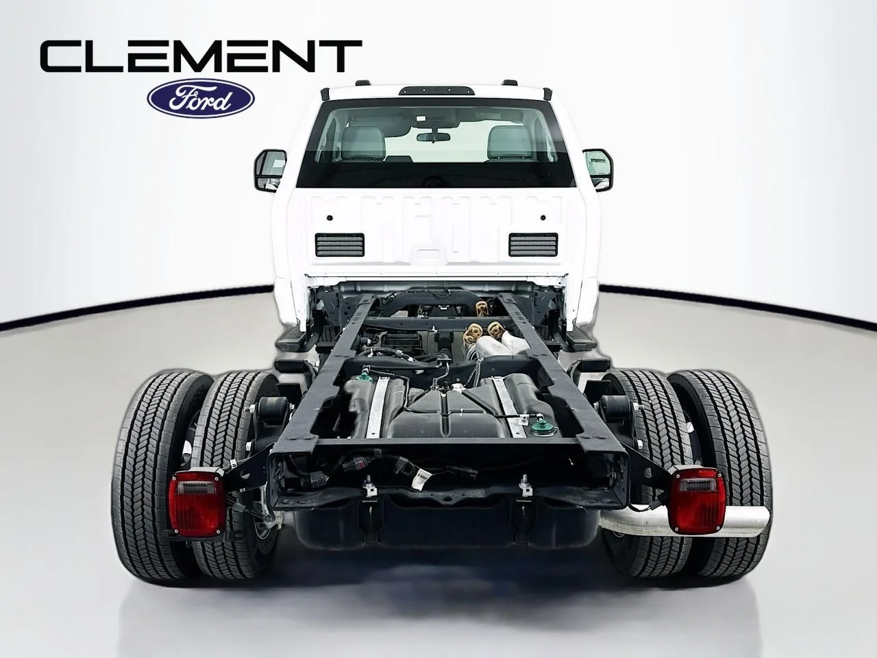 New 2025 Oxford White Ford F-450® XL image 7