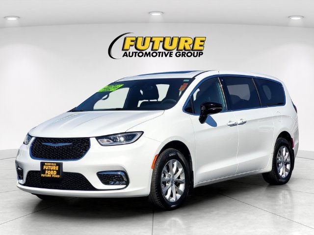 Used 2025 White Chrysler Select image 8