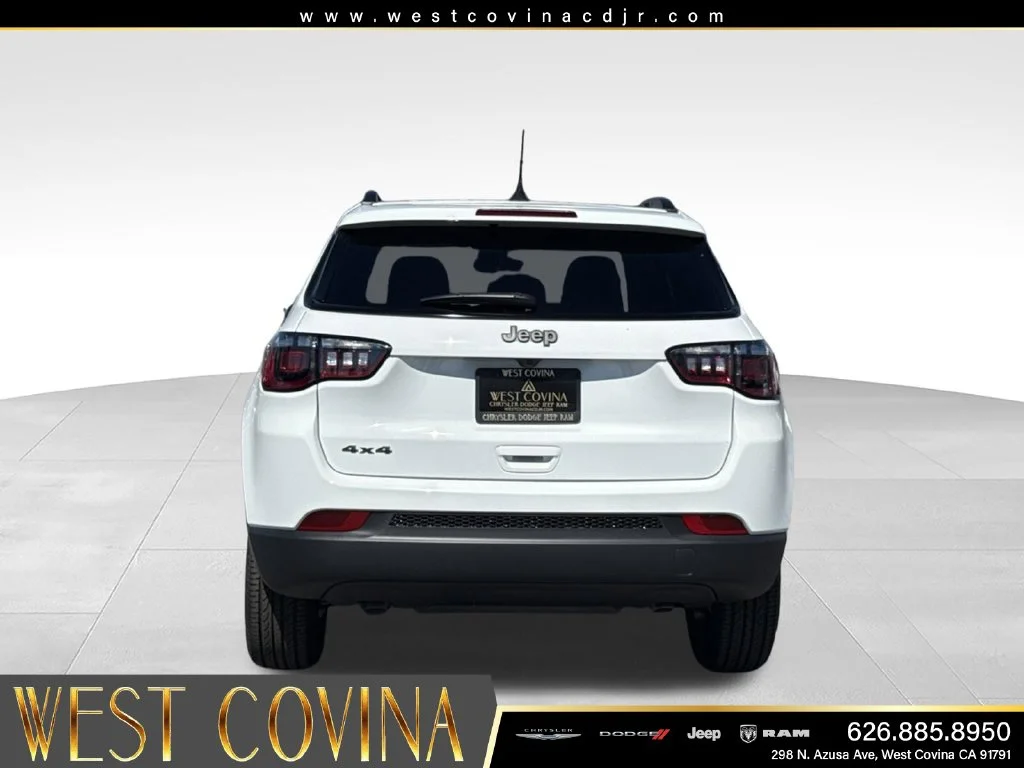 New 2026 Bright White Clear-Coat Exterior Paint Jeep Latitude image 9