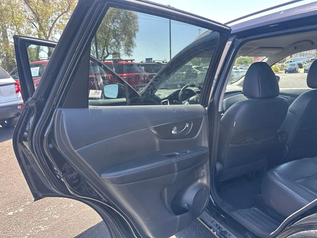 Used 2014 Black Nissan SL image 7