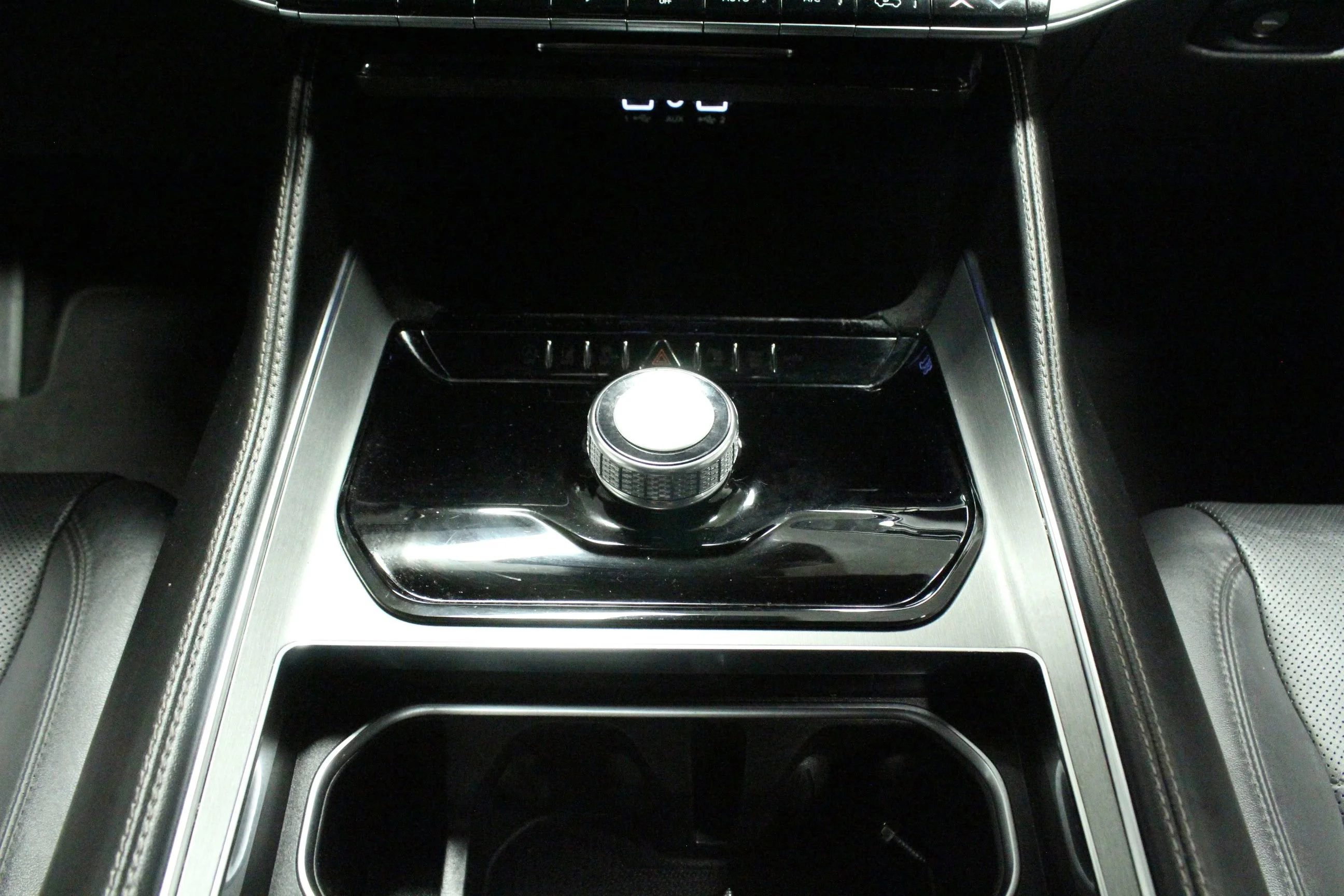 Used 2024 Diamond Black Crystal Pearlcoat Jeep Series II image 24