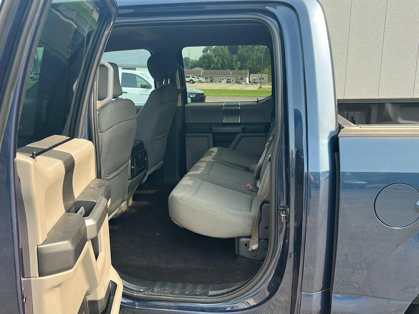 Used 2017 Blue Jeans Ford XLT image 10