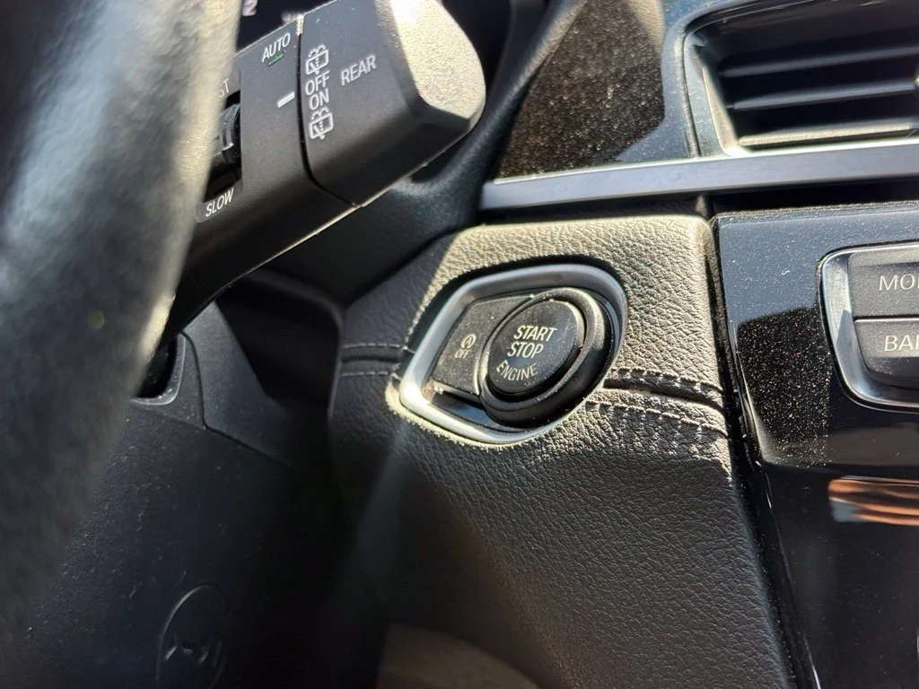 Used 2020 Black BMW sDrive28i image 32
