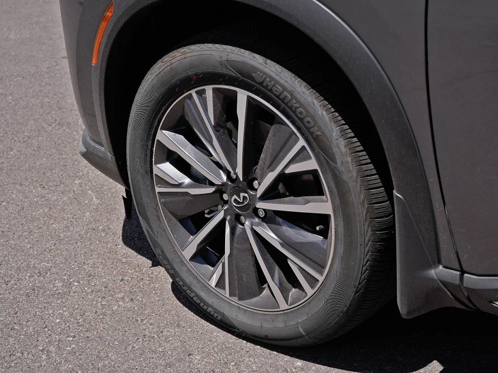 Certified Used 2026 Graphite Shadow INFINITI LUXE image 5