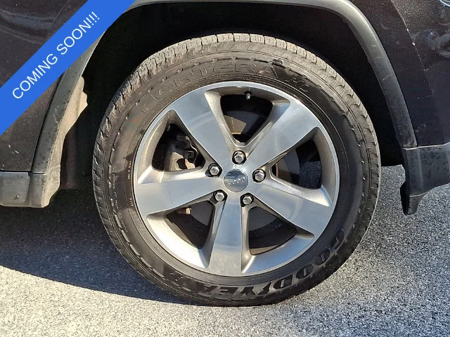 Used 2015 Black Jeep Limited image 9