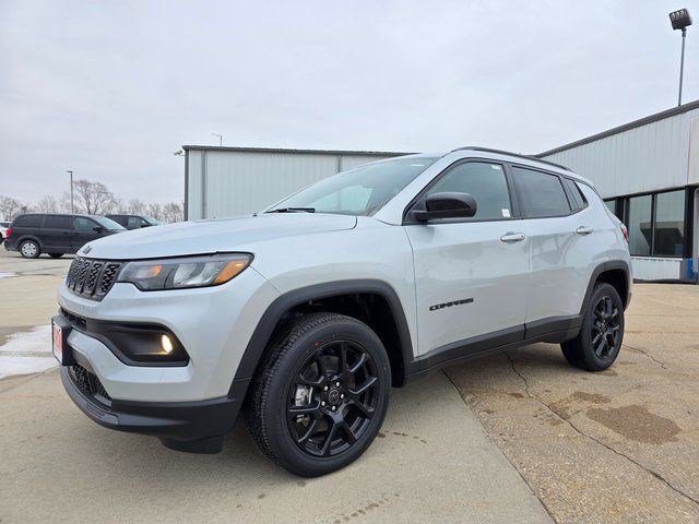 New 2026 Silver Zynith Metallic Clearcoat Jeep Latitude Altitude image 3