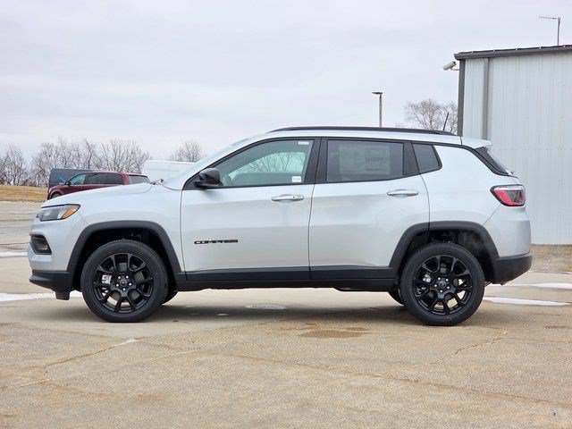 New 2026 Silver Zynith Metallic Clear-Coat Exterior Paint Jeep Latitude Altitude image 4