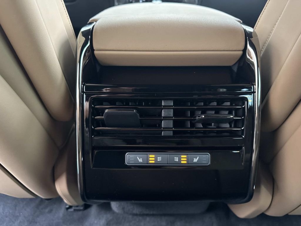 New 2026 Borasco Grey Land Rover SE image 18
