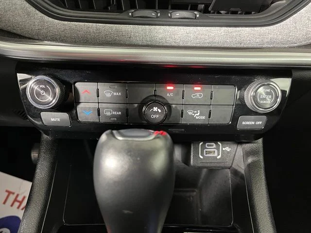 Used 2023 Gray Jeep Latitude Lux image 33