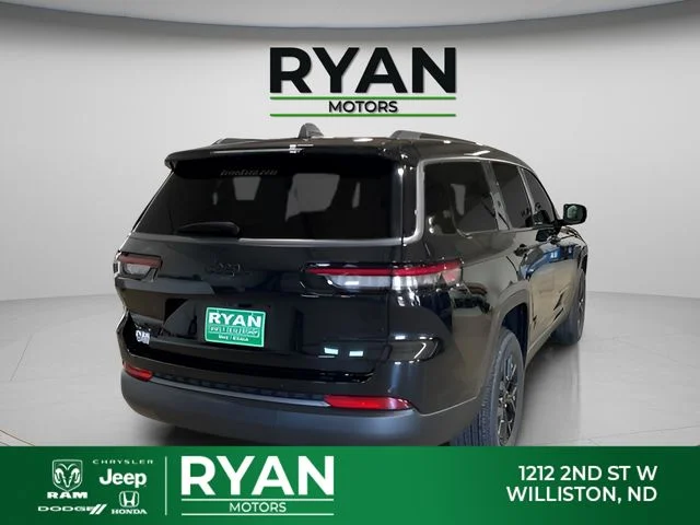 New 2026 Diamond Black Crystal Pearl-Coat Exterior Paint Jeep Laredo image 3