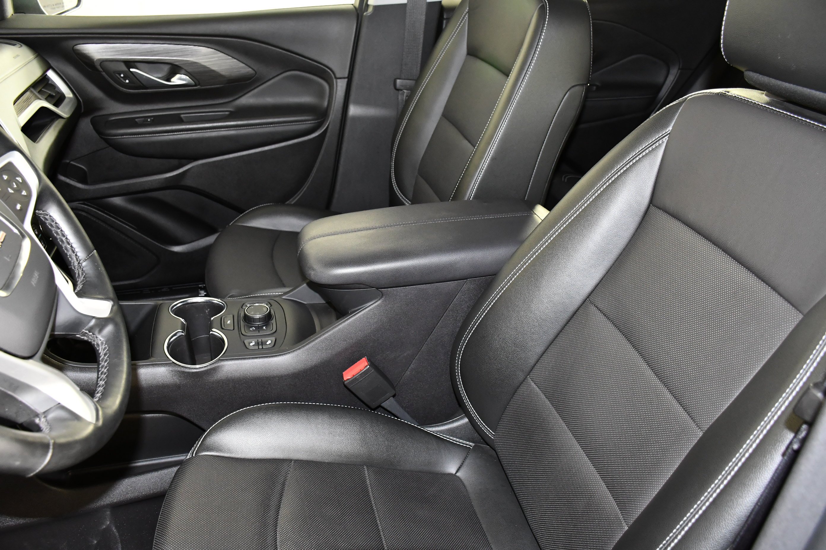 Used 2024 Sterling Metallic GMC SLT image 40