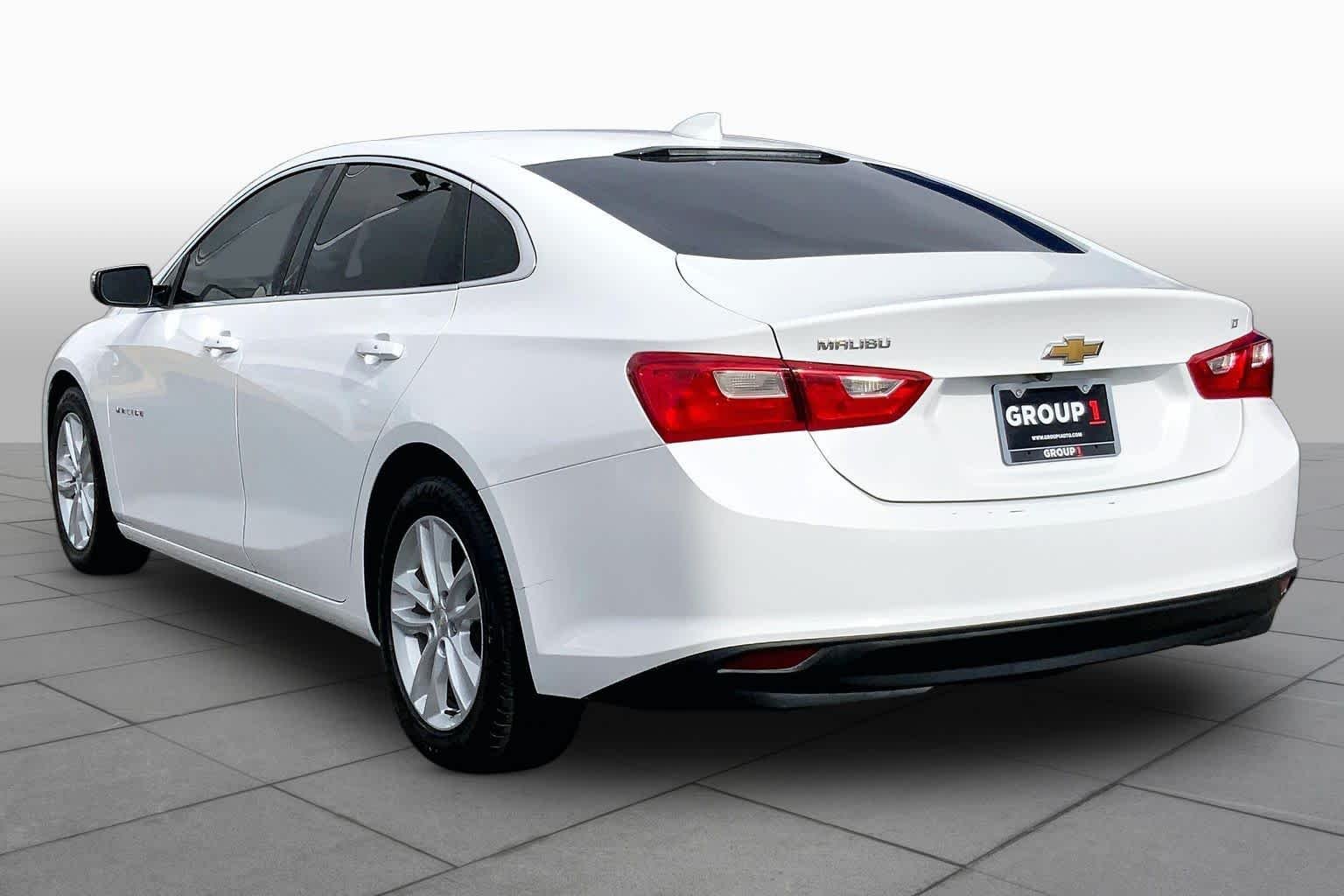 Used 2018 SUMMIT WHITE Chevrolet LT image 12