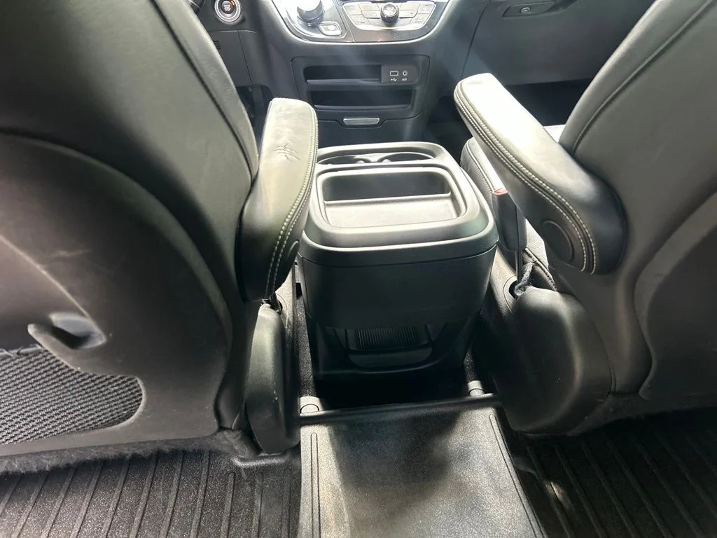 Used 2019 Blue Chrysler Touring L image 28