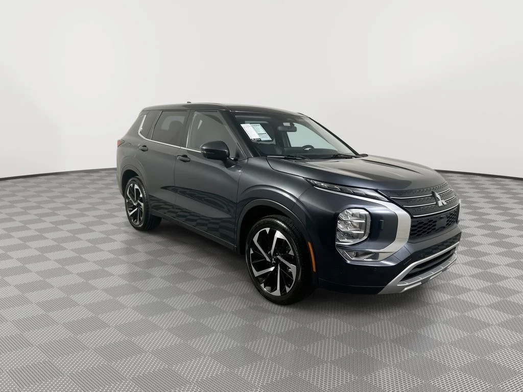 Used 2024 Gray Mitsubishi SE image 2