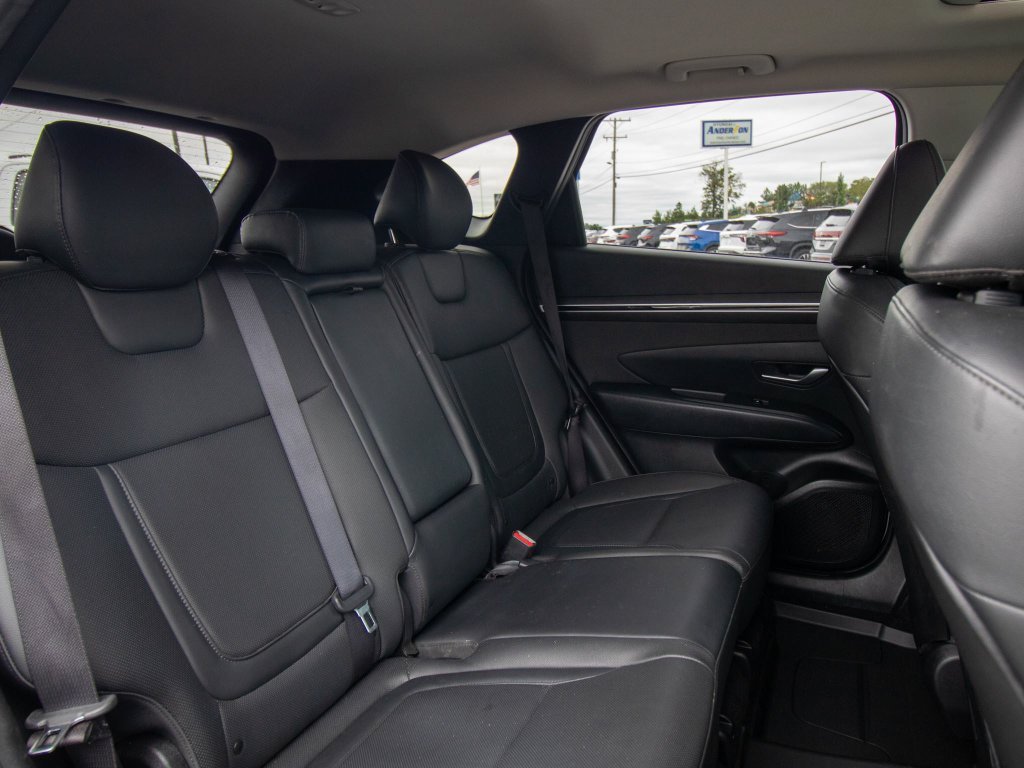 Used 2023 White Hyundai SEL image 18