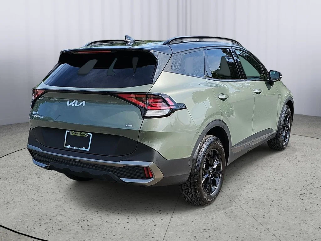 Used 2023 Green Kia X-Pro Prestige image 3