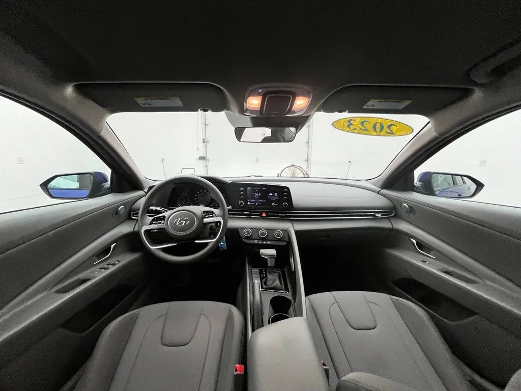 Used 2023 Blue Hyundai SE image 4