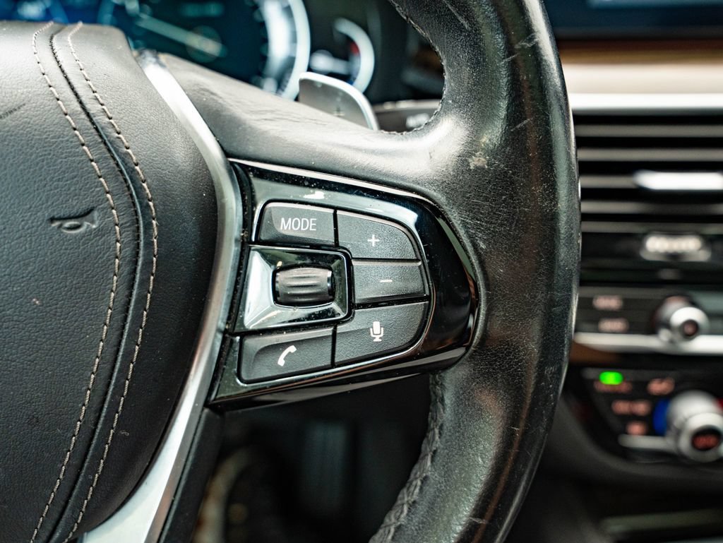 Used 2019 Black Sapphire Metallic BMW 540i image 28