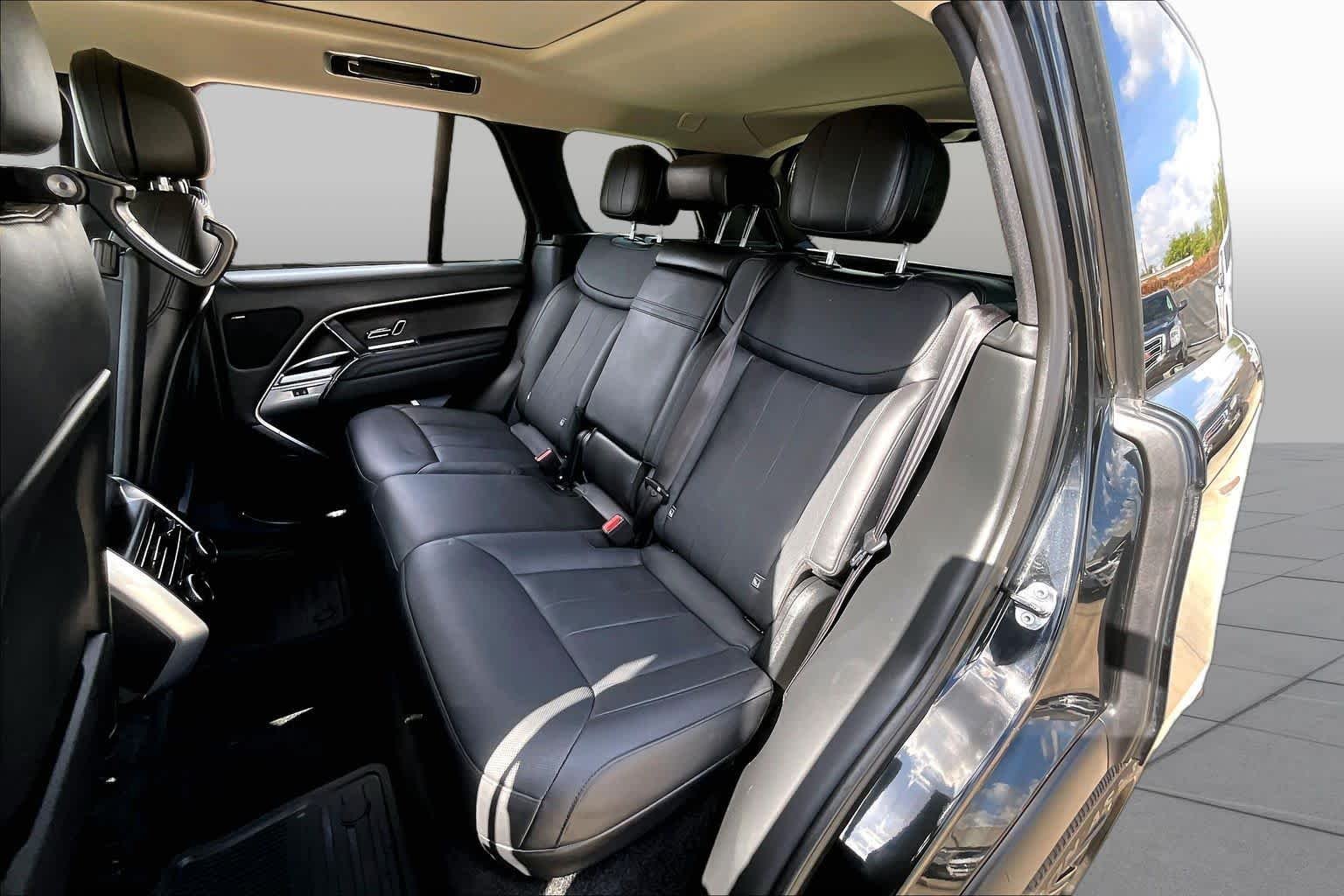 Used 2023 Santorini Black Metallic Land Rover SE image 21