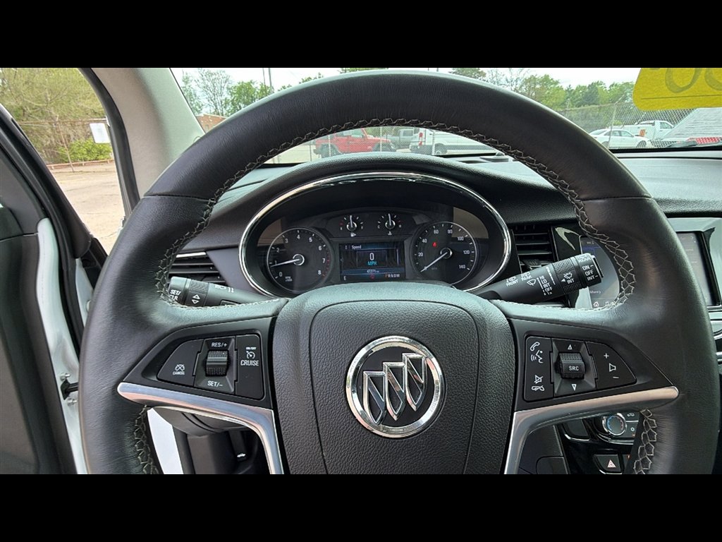 Used 2022 Summit White Buick Preferred image 12