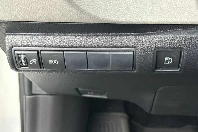 Used 2020 White Toyota LE image 30