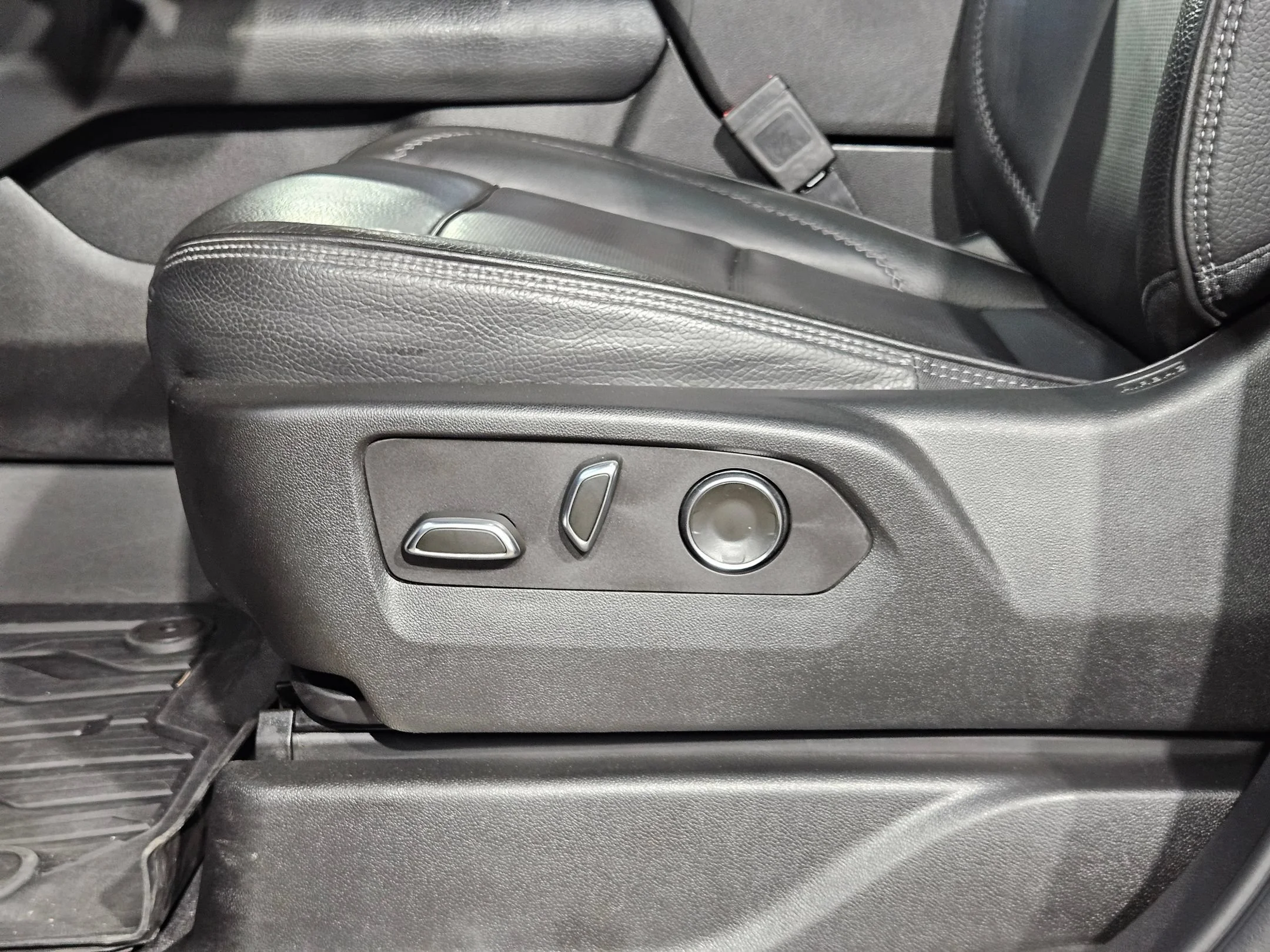 Used 2023 Volcanic Red Tintcoat GMC Denali image 24