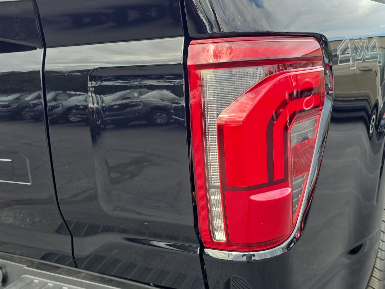 New 2025 Agate Black Metallic Ford Lariat image 6