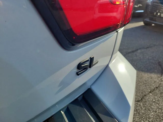 Used 2022 White Nissan SL image 7