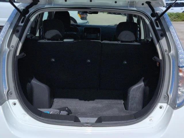 Used 2015 Glacier White Nissan SV image 13