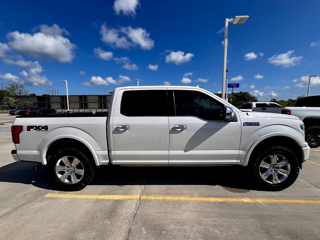 Used 2018 White Platinum Metallic Tri-Coat Ford Platinum image 2