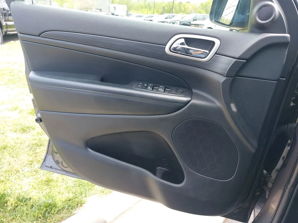 Used 2020 Gray Jeep Laredo E image 26