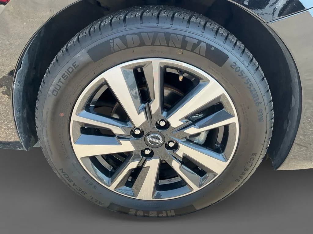 Used 2025 Black Nissan 1.6 SV image 15